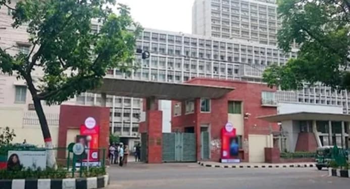 বাংলাদেশ সচিবালয়, যেখানে মন্ত্রিসভার বৈঠকে সরকারি কর্মকর্তা-কর্মচারীদের নতুন বেতনকাঠামো অনুমোদন করা হয়েছে।
